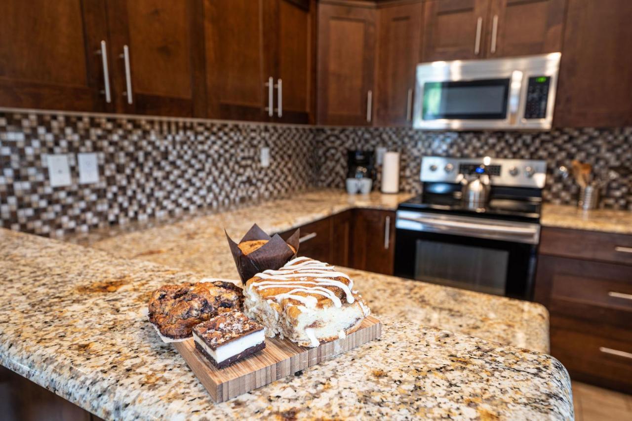 Aspen Lodge By Revelstoke Vacations מראה חיצוני תמונה