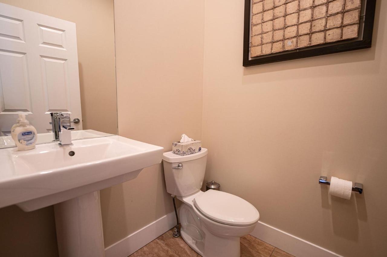 Aspen Lodge By Revelstoke Vacations מראה חיצוני תמונה