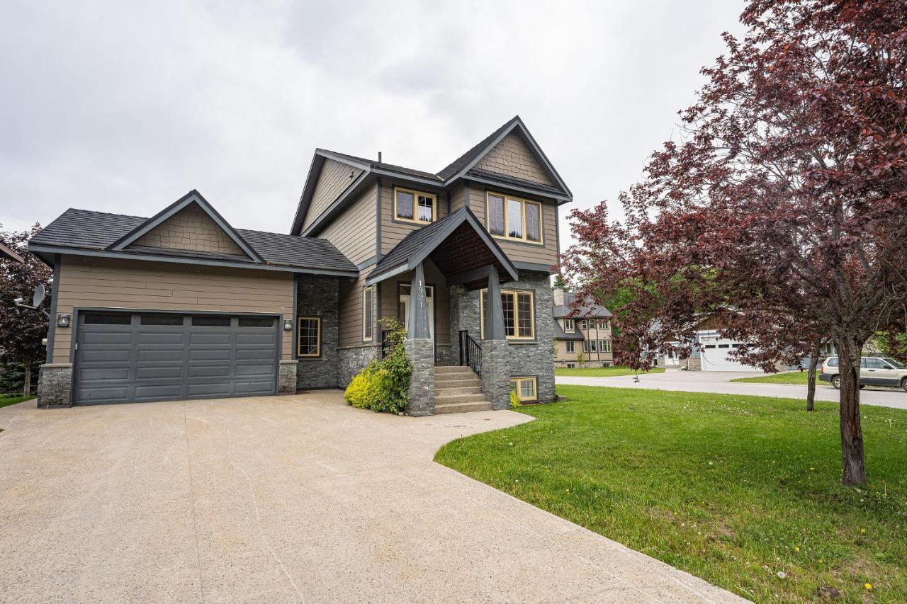 Aspen Lodge By Revelstoke Vacations מראה חיצוני תמונה