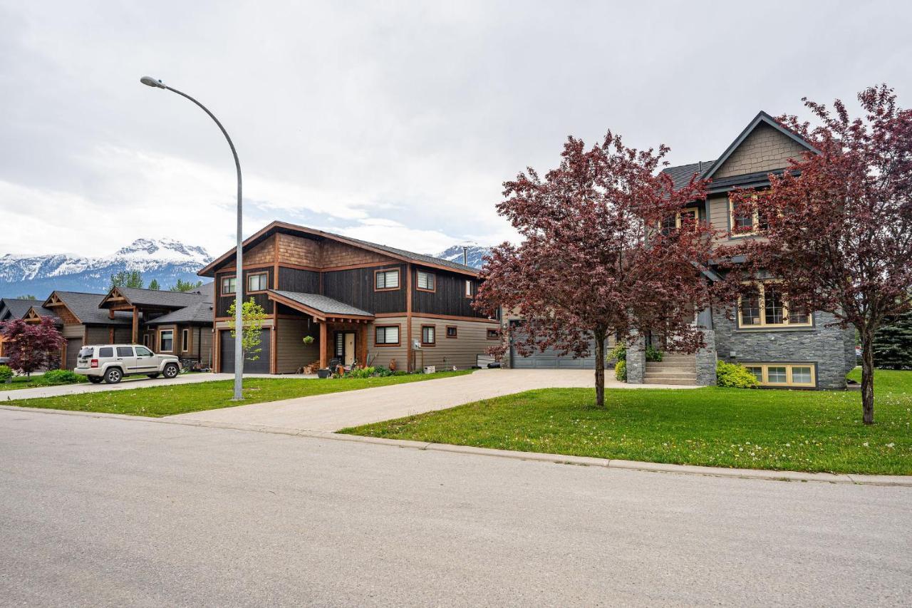 Aspen Lodge By Revelstoke Vacations מראה חיצוני תמונה