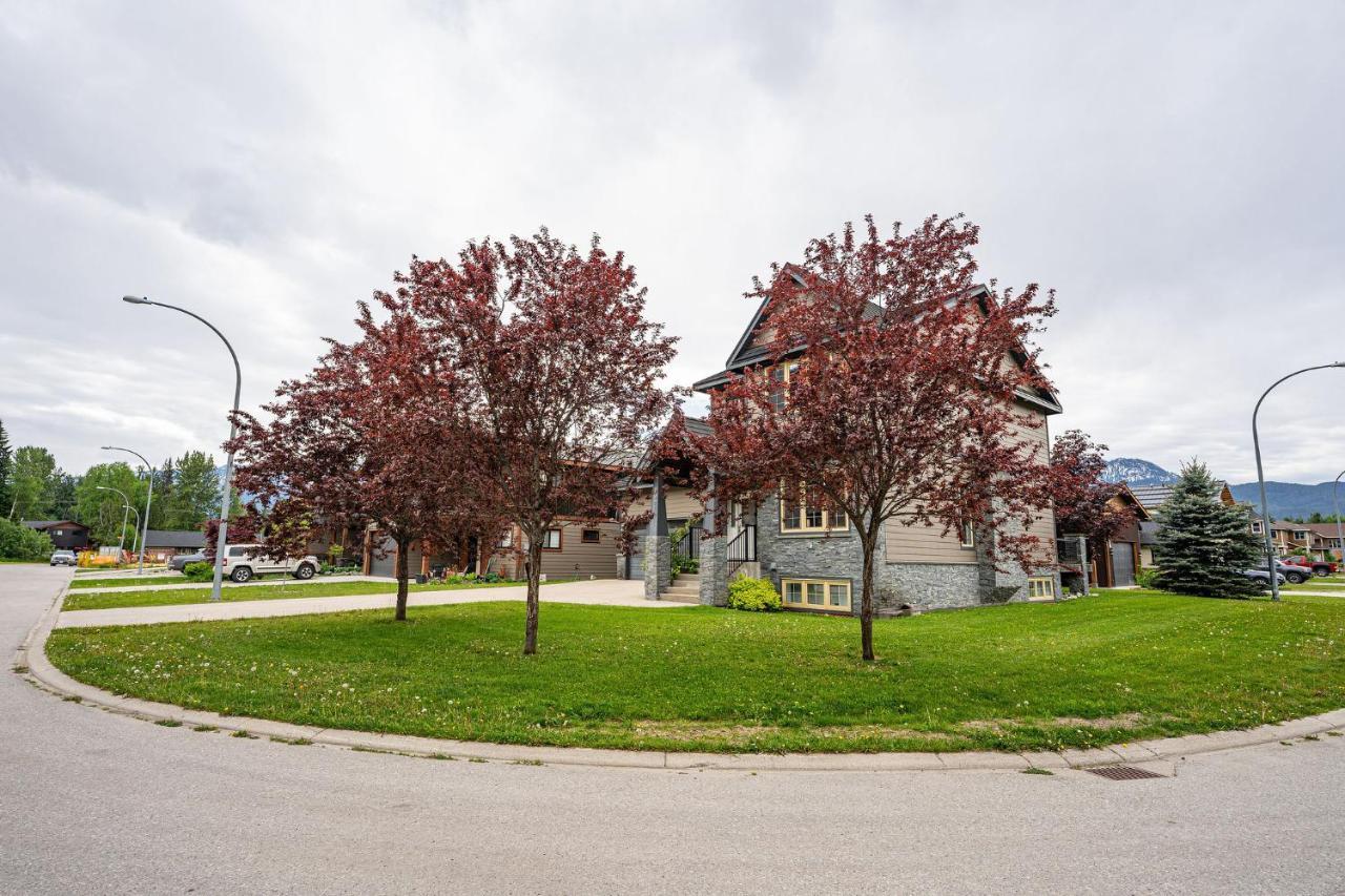 Aspen Lodge By Revelstoke Vacations מראה חיצוני תמונה