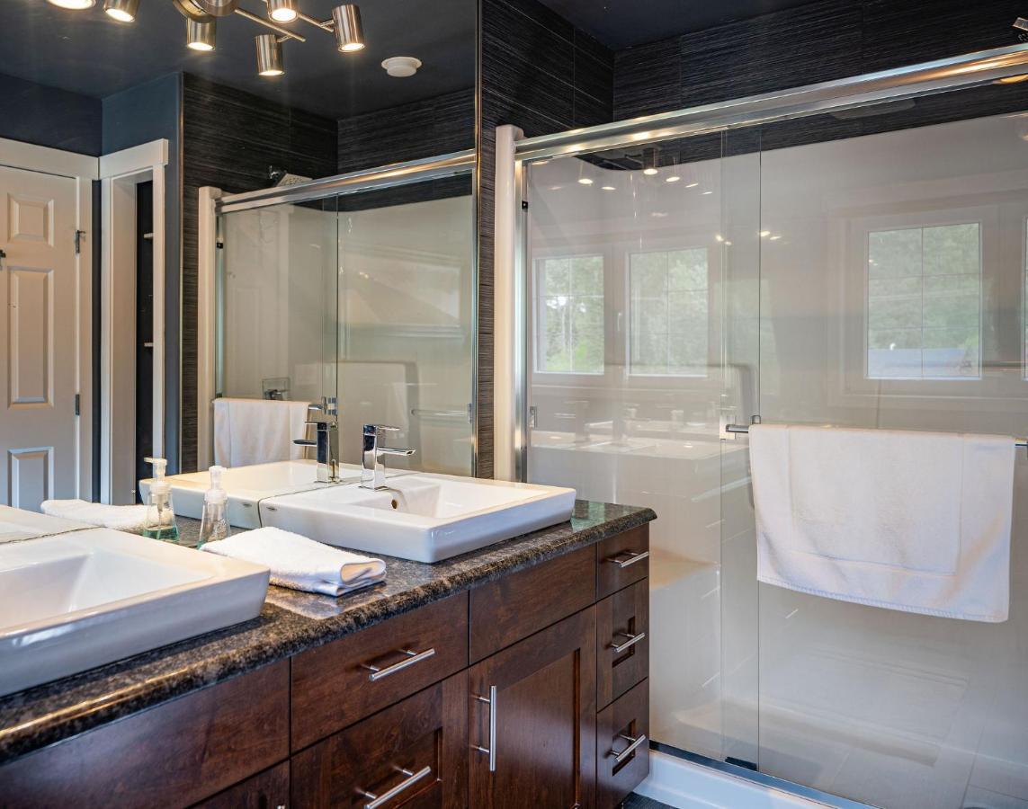 Aspen Lodge By Revelstoke Vacations מראה חיצוני תמונה