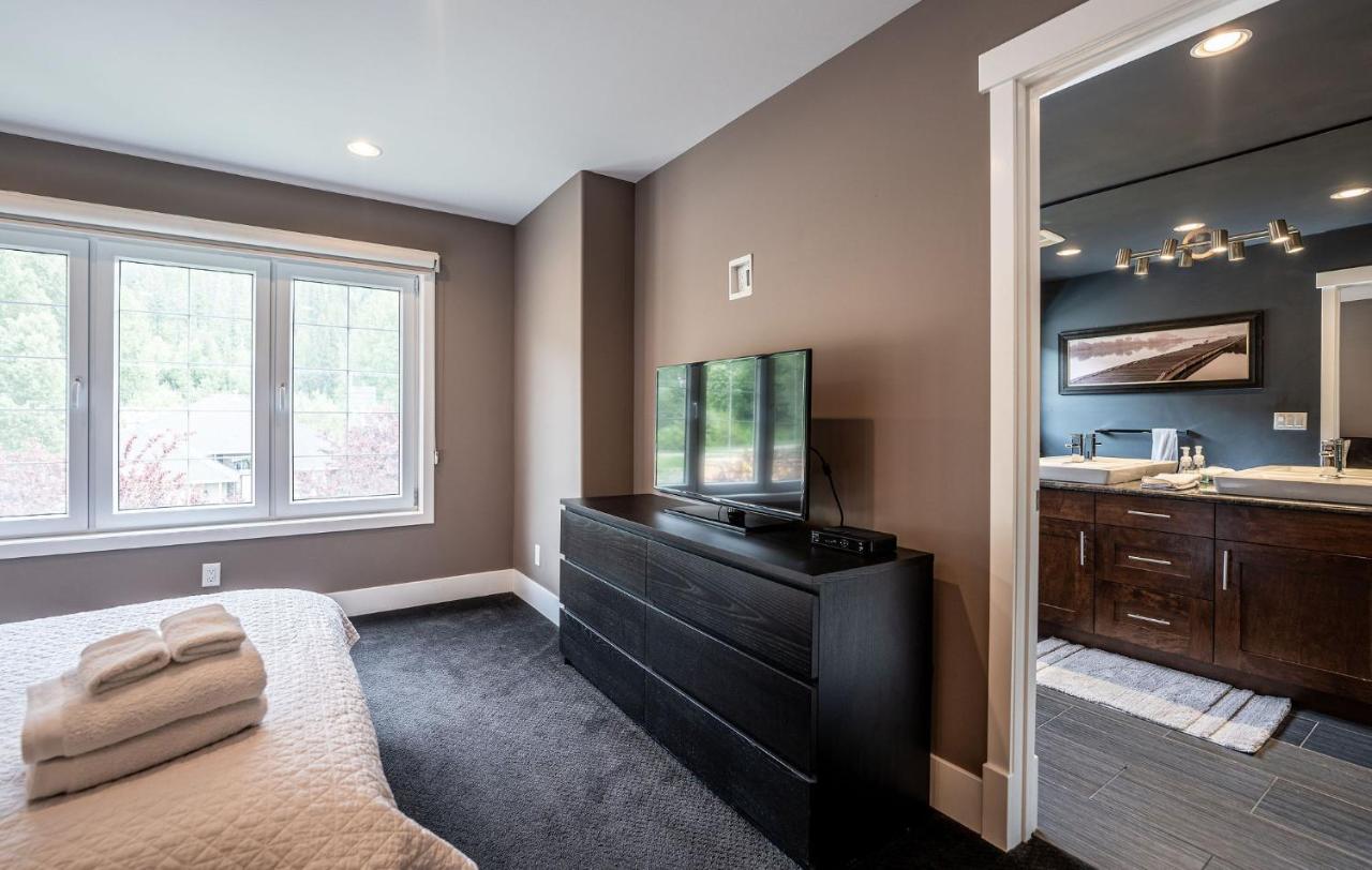 Aspen Lodge By Revelstoke Vacations מראה חיצוני תמונה