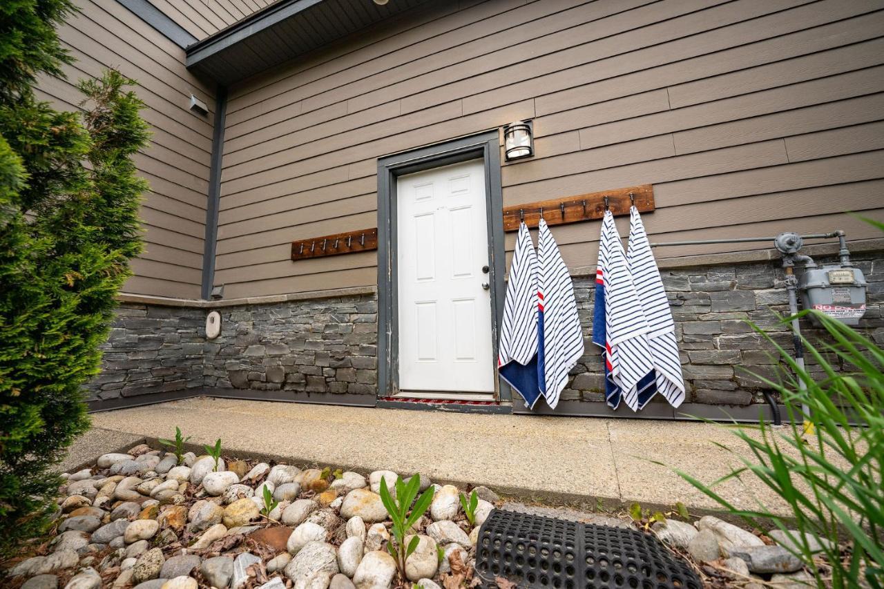 Aspen Lodge By Revelstoke Vacations מראה חיצוני תמונה