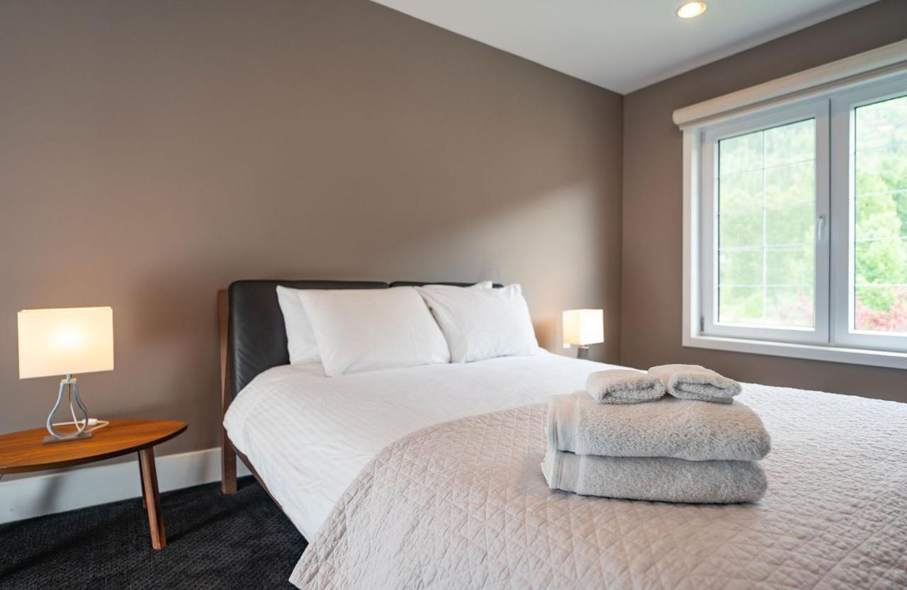 Aspen Lodge By Revelstoke Vacations מראה חיצוני תמונה