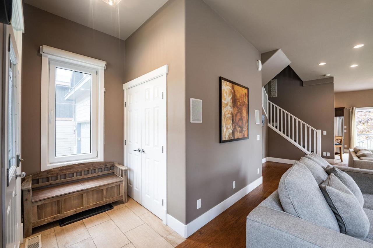 Aspen Lodge By Revelstoke Vacations מראה חיצוני תמונה